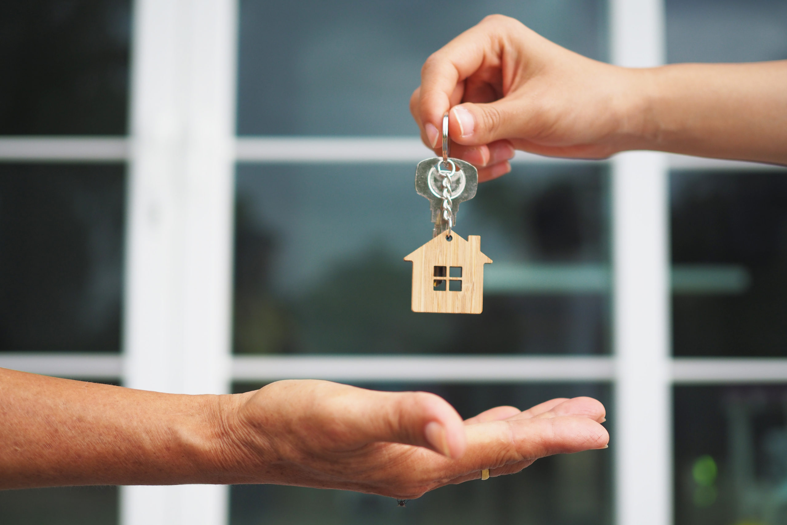 Pros and Cons of Selling a House for Cash