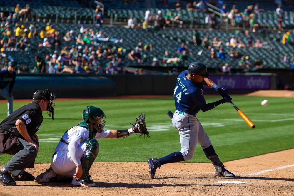 Dude Who Caught Cal Raleigh’s 60th HR Ball Gives It To Kid, Unlike Phillies Karen